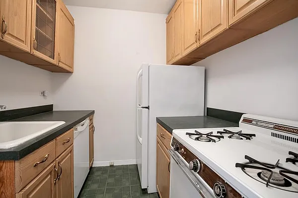 Sold by Douglas Elliman | media 4