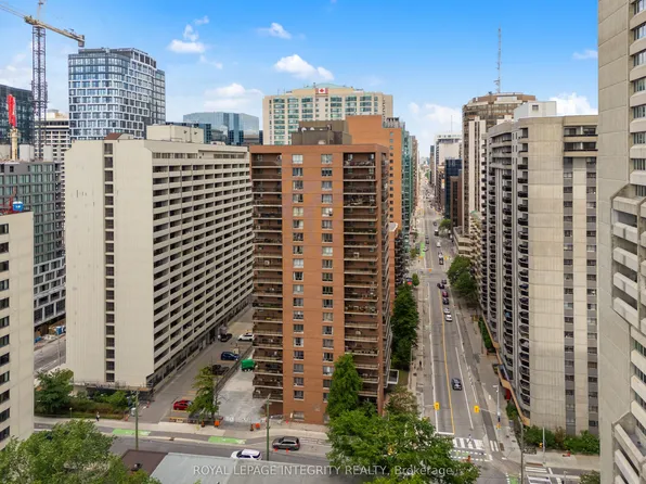 475 Laurier Ave W #2001, Ottawa, ON K1R 7X1