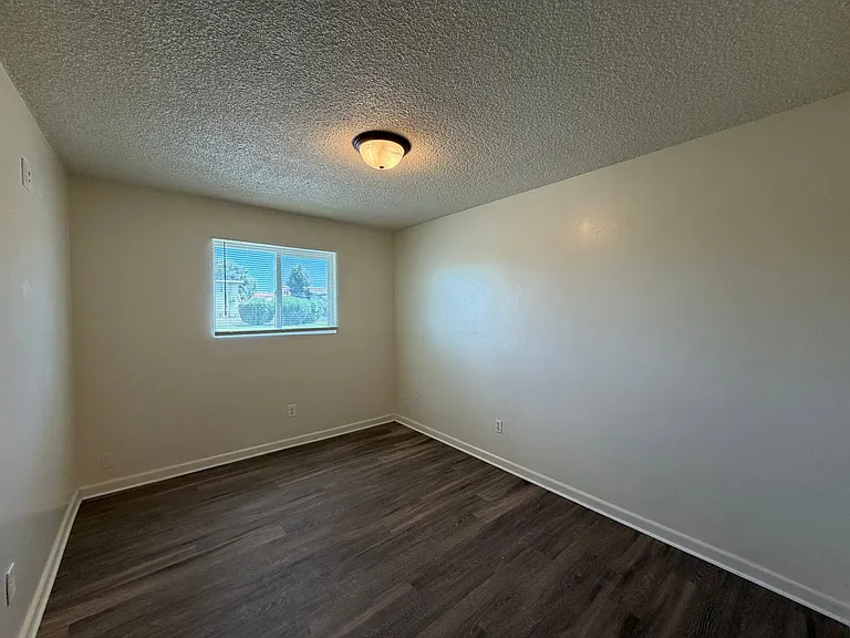 1011 Oleander Ave — Photo 5