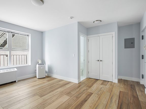 4th image of 939 Woodycrest Ave #809