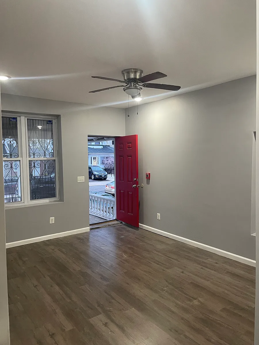Building Photo - 6142 W Oxford St #1