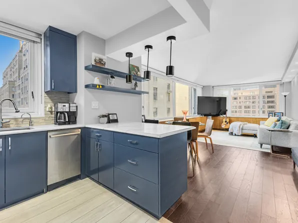 322 West 57th Street image 4 of 8