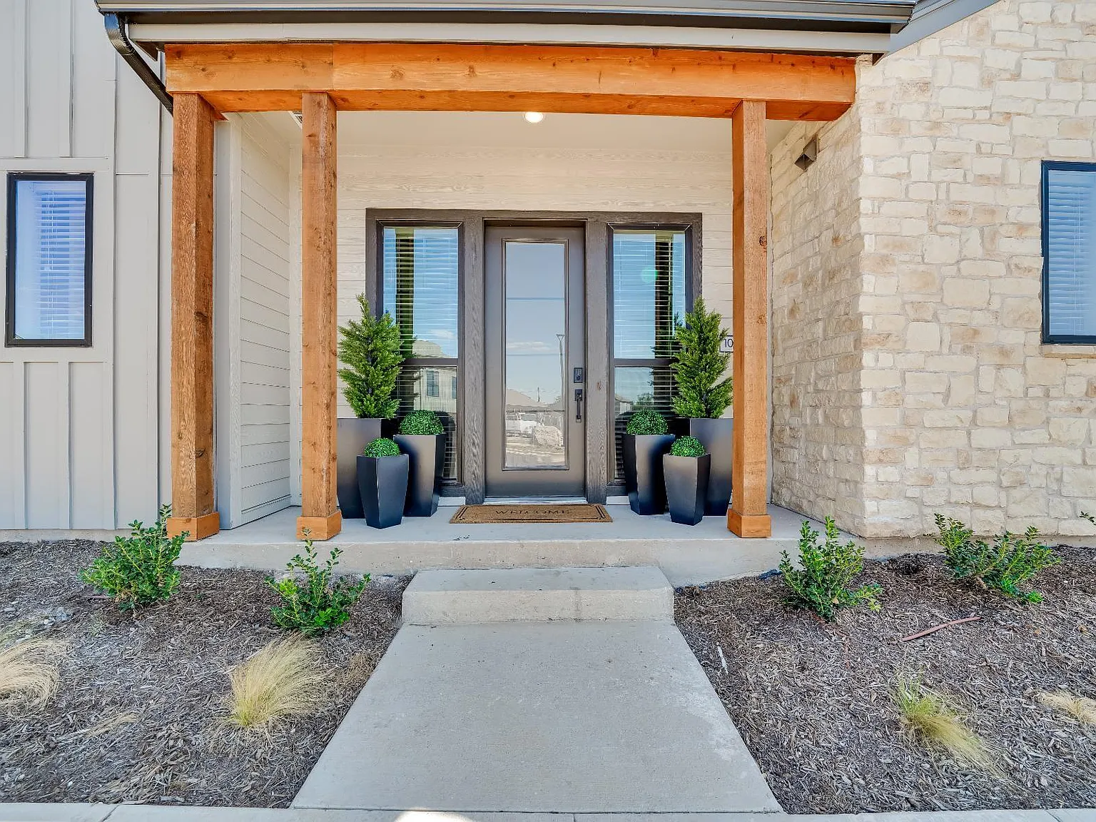 3 bed, 2.5 bath, 1392 sqft, $2,164 — Photo 2