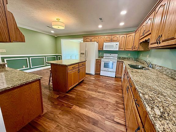 3rd image of 92 Harman Dr