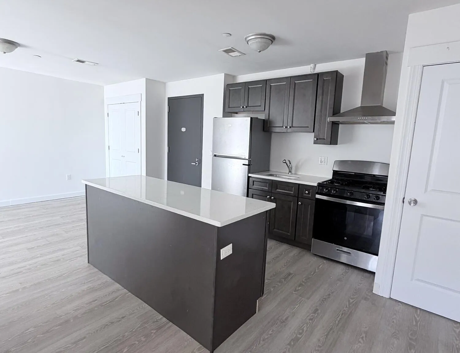 2 bed, 1.0 bath, 935 sqft, $2,800 — Photo 4