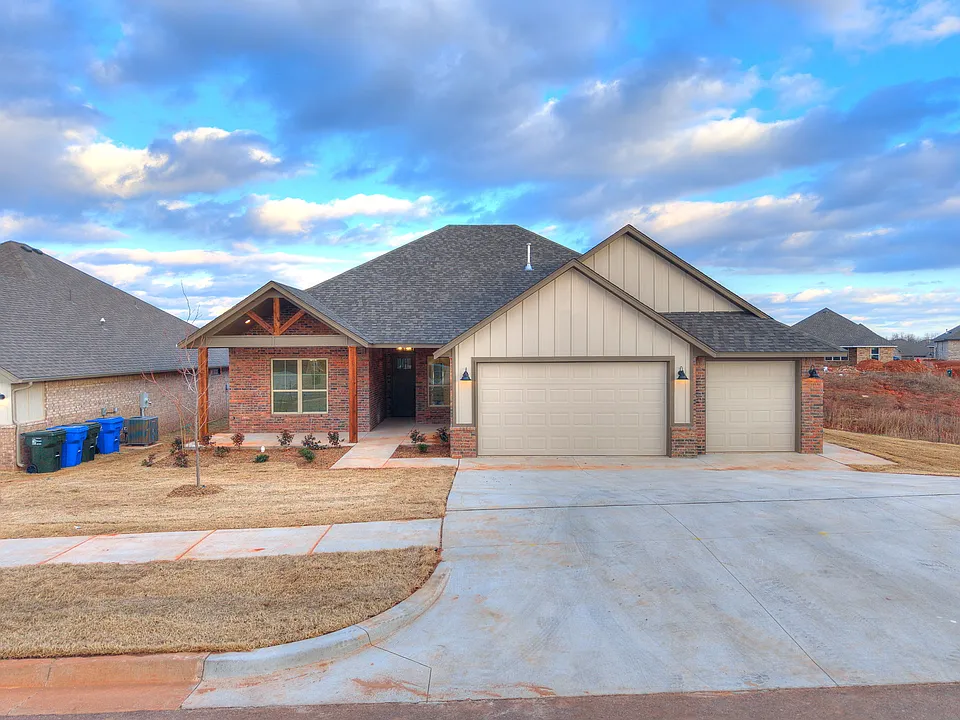 1901 Hollow Crest Ct