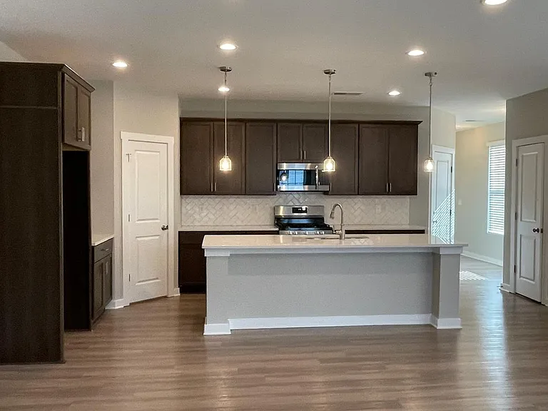 804 Lew Dr — Photo 6
