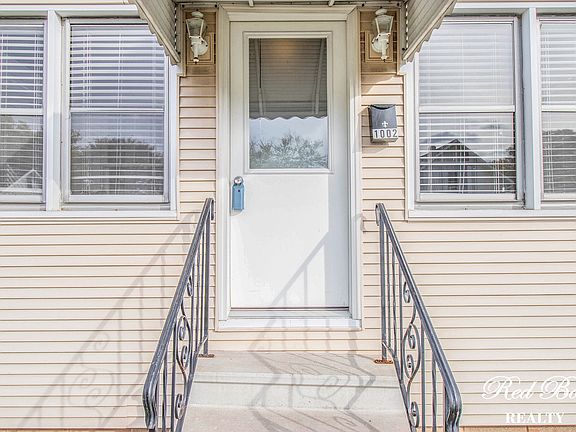3rd image of 1002 Oakland St