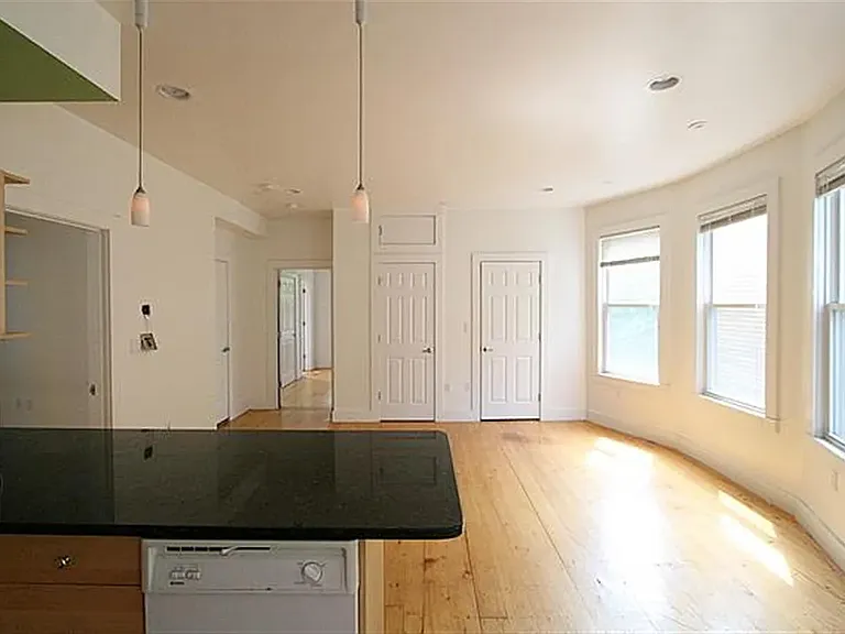 365 Columbia St #3 — Photo 14