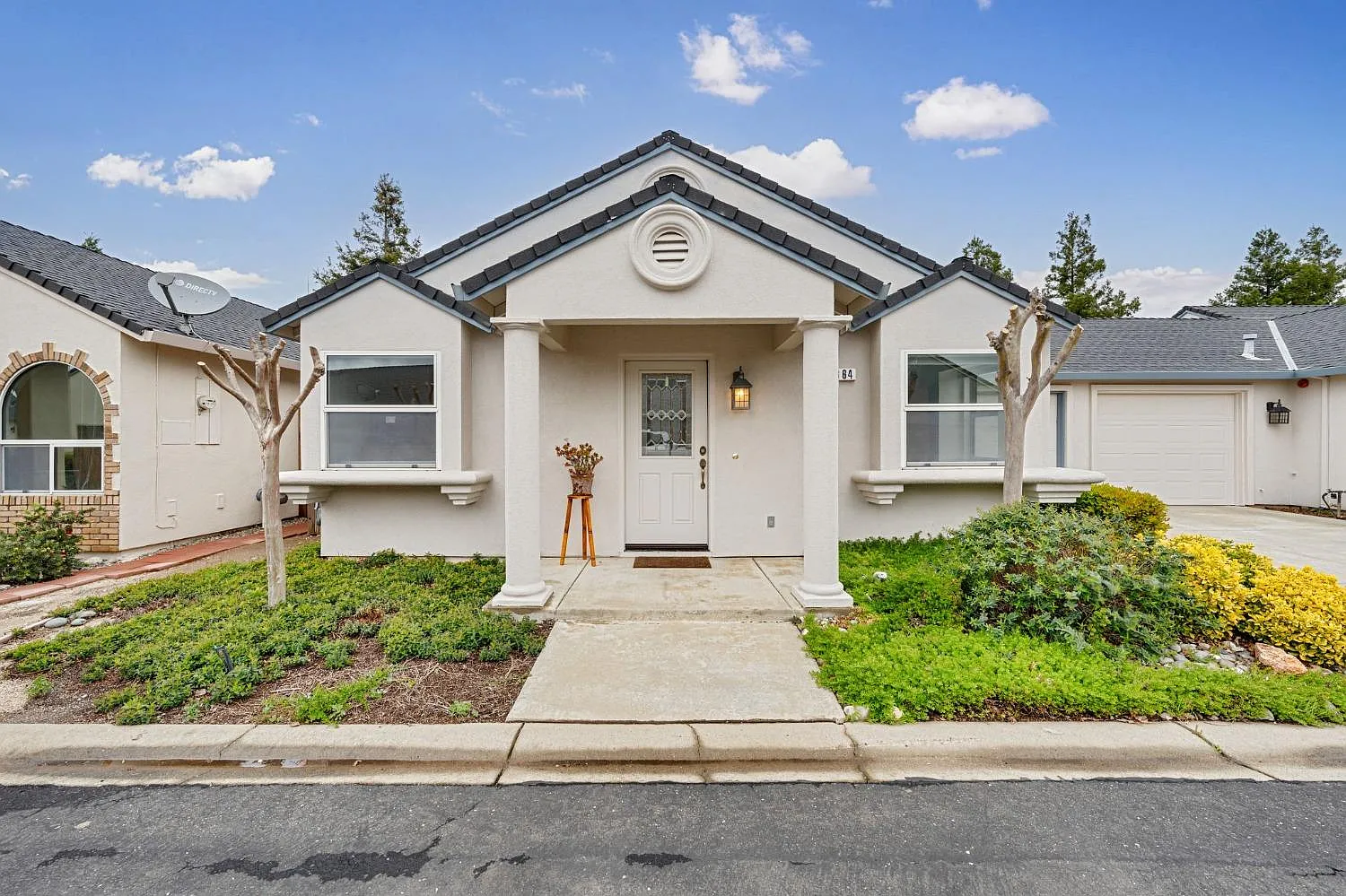 664 Village Dr photo 1
