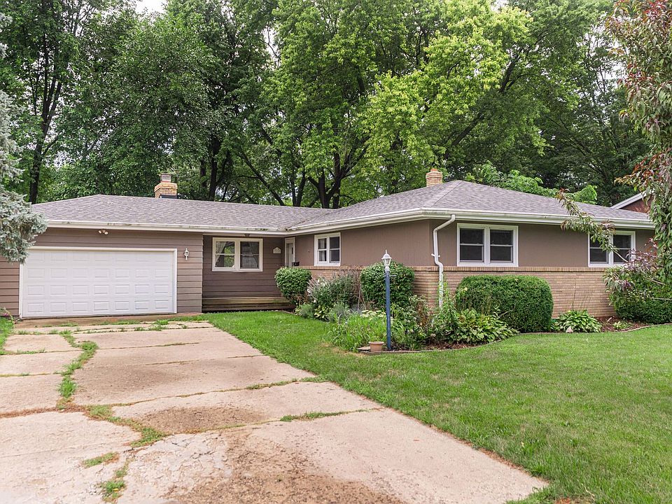 1st image of 216 Fairmont Dr