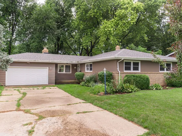 216 Fairmont Dr, Dekalb, IL 60115