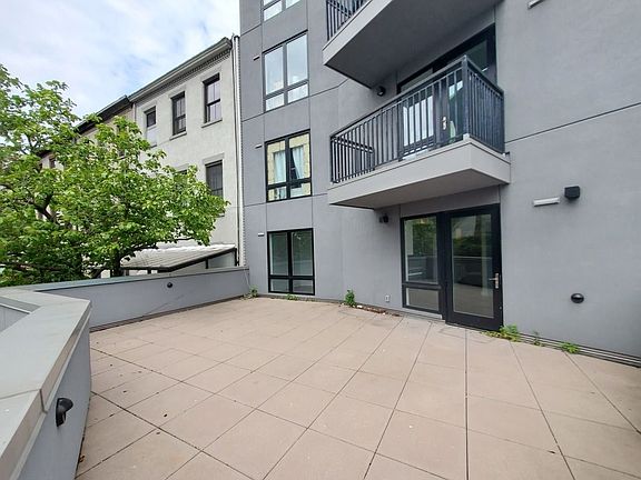 5th image of 596 Washington Ave #A2