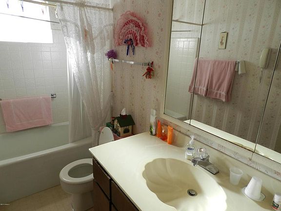 5th image of 4123 E Clovis Ave