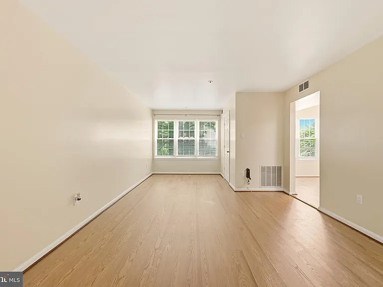 2505 McVeary Ct #11D — Photo 3