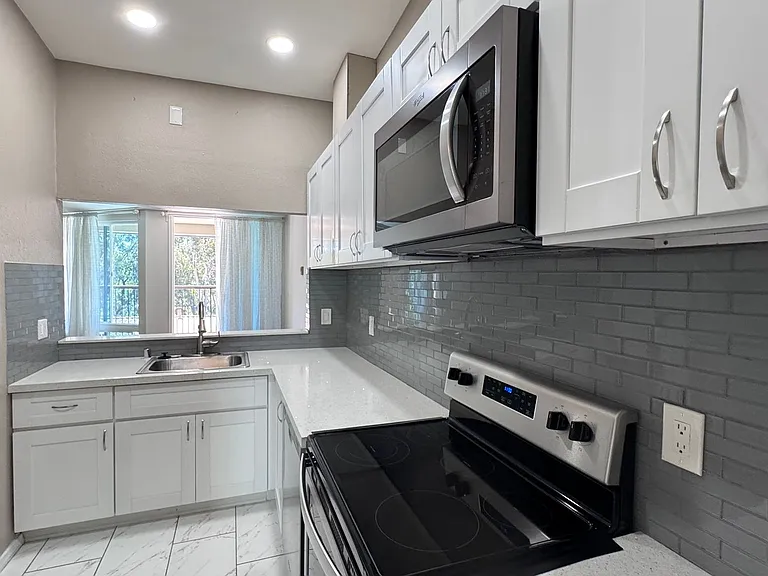 2404 Altisma Way #D — Photo 8