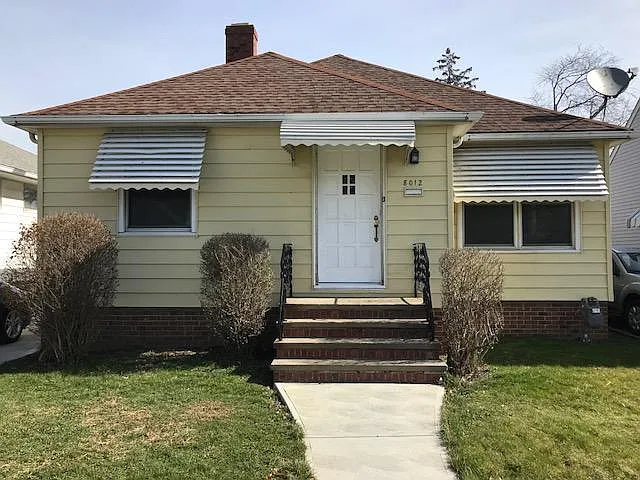 8012 Springdale Ave photo 1