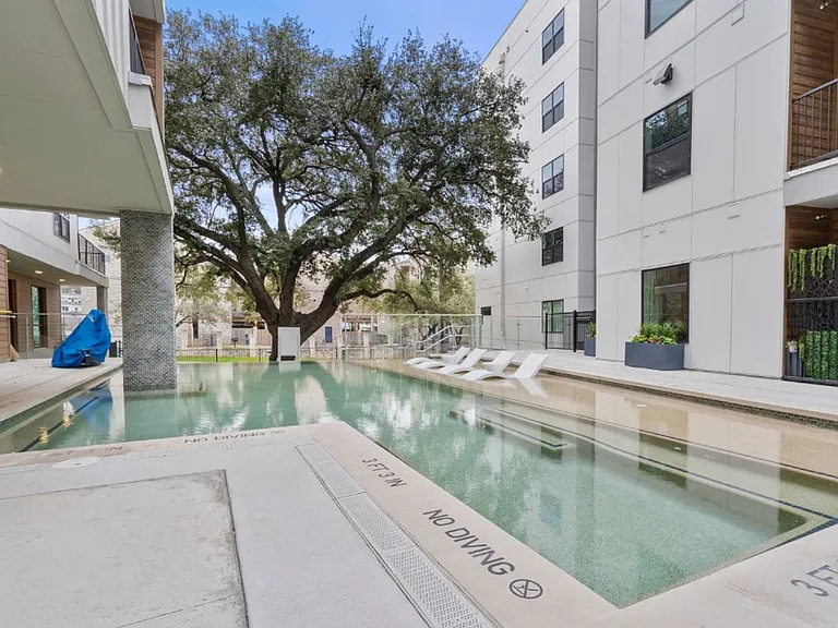 2500 Longview St #105 — Photo 19
