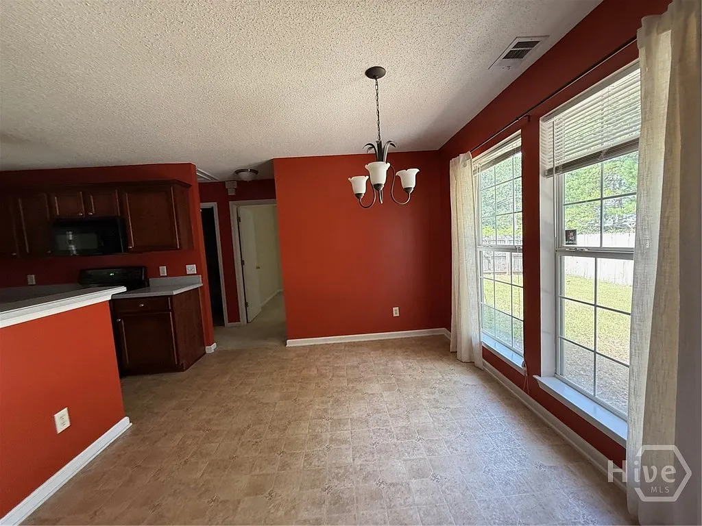 3 bed, 2.5 bath, 1940 sqft, $2,250 — Photo 4