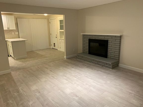 4th image of 3320 NE 121st Ave