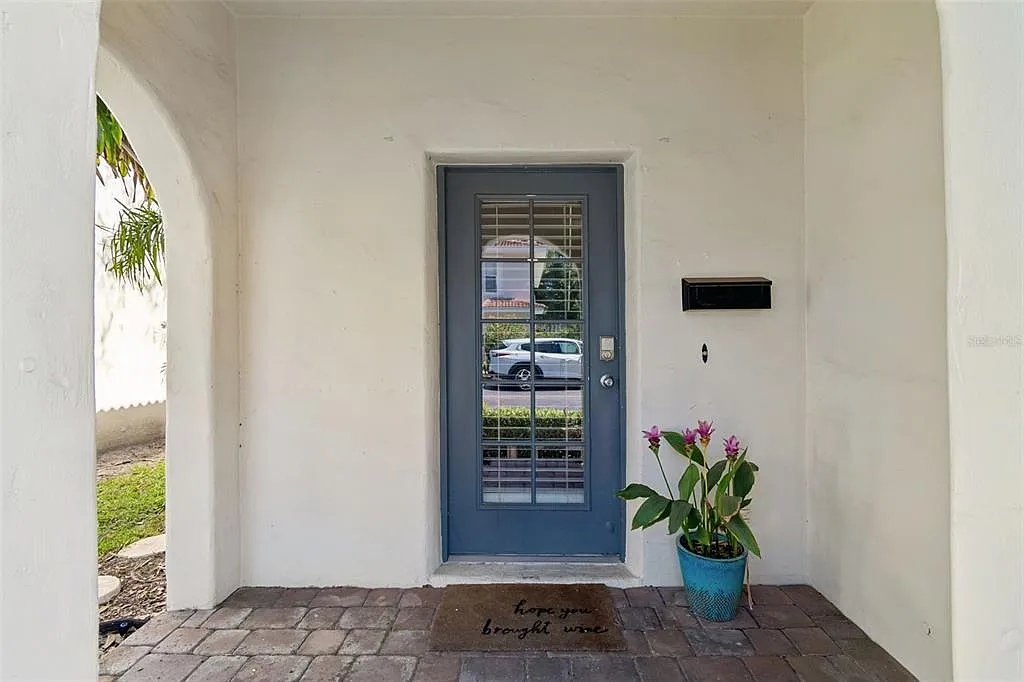 3 bed, 2.5 bath, 1674 sqft, $2,950 — Photo 2