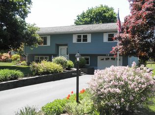 18 Crescent Dr, Castleton, NY 12033