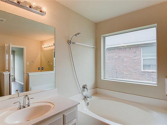 5th image of 1243 Woodlands Dr