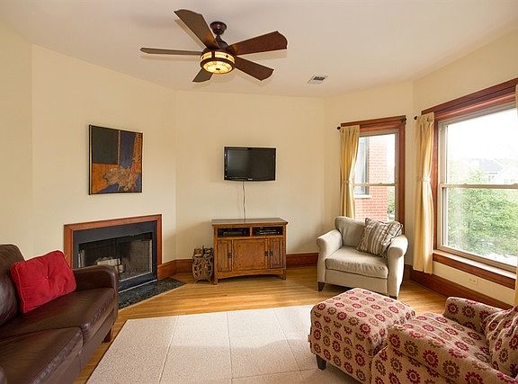 4th image of 4432 N Winchester Ave APT 2