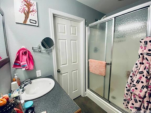 2nd image of 220 Averi Ln
