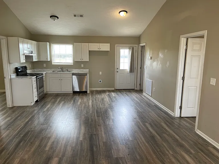 1442 Quarles Rd — Photo 3