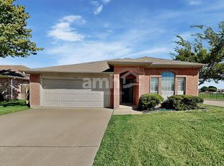 2004 Southwood Trl, Grand Prairie, TX 75052