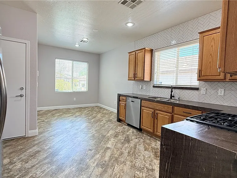 2354 Amana Dr — Photo 7