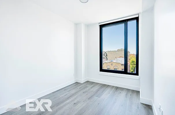 Rented by EXR | media 9