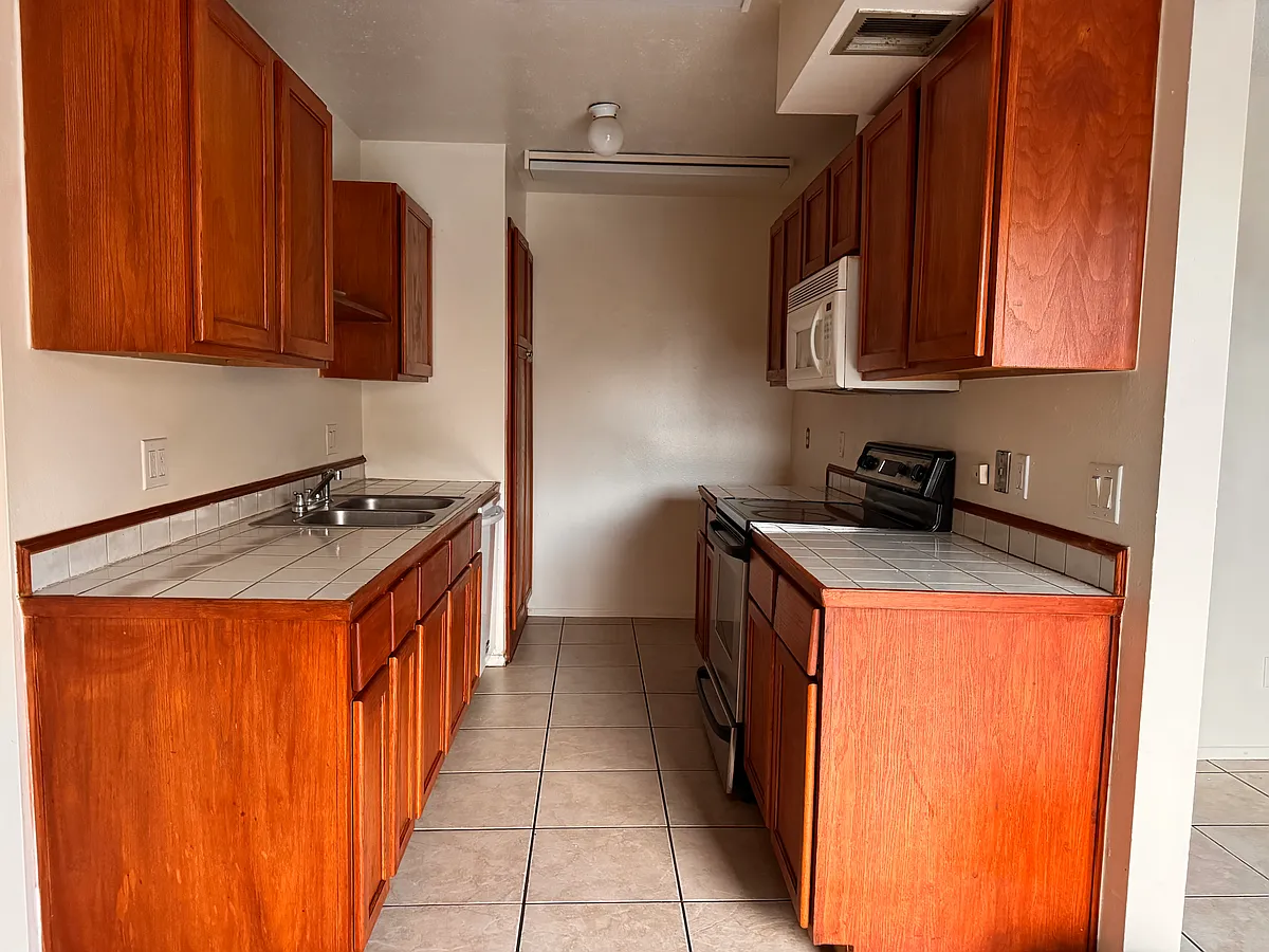 Building Photo - 5925 W Townley Ave