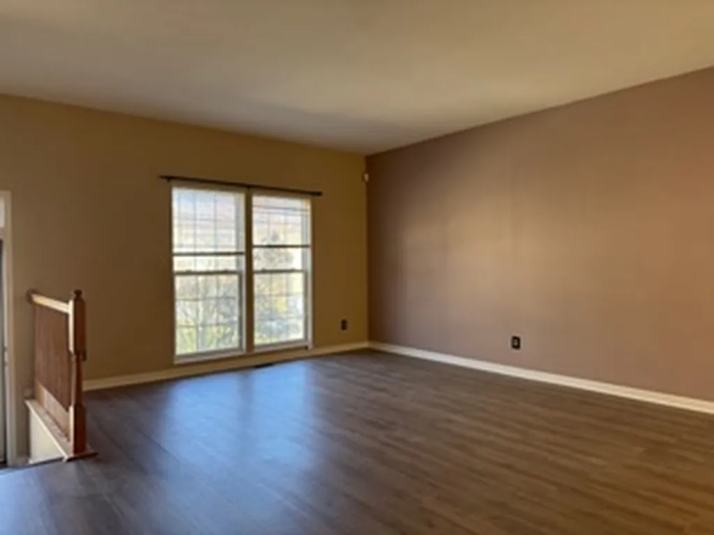Building Photo - 13 Barclay Dr