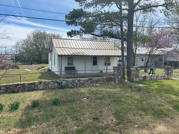 210 E 3rd Ave, Owasso, OK 74055