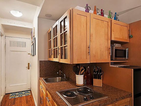 2nd image of 25 Tudor City Pl APT 1917