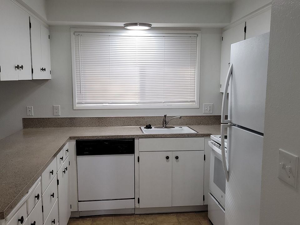 1st image of 21800 SE Alder Dr APT 6