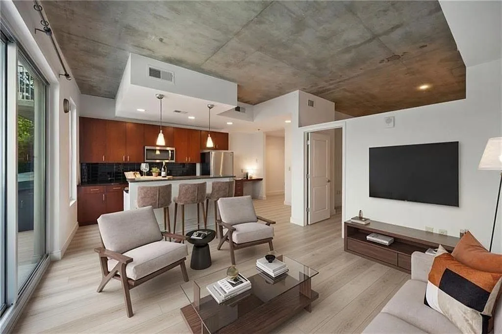 1 bed, 1.0 bath, 768 sqft, $1,950 — Photo 3