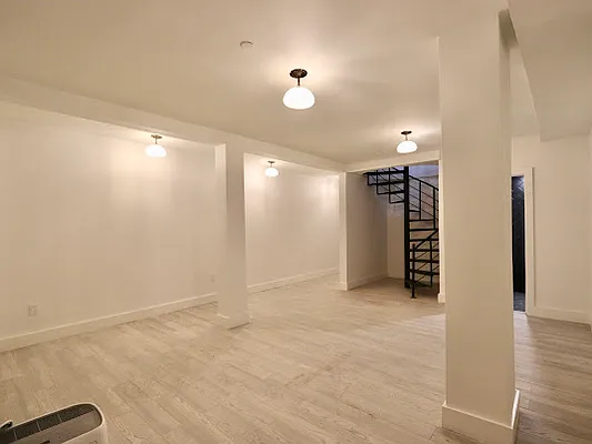 Rented by Hagstrom Management Inc | media 22