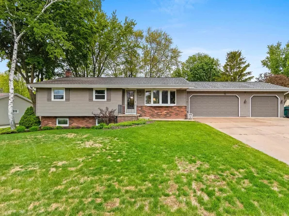 2250 Brick Dr, Green Bay, WI 54303