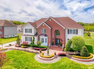 5 Adam Ct, Monroe Township, NJ 08831