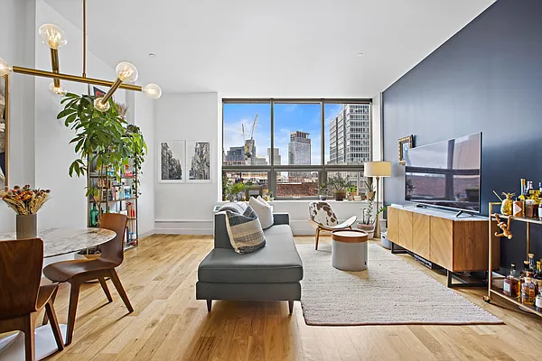 Sold by R New York | media 4