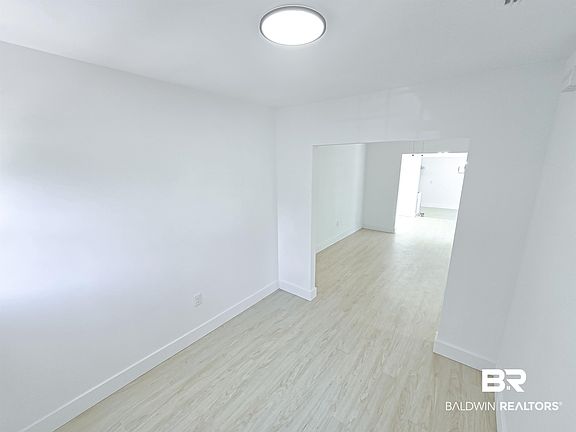 3rd image of 3105 Emogene St