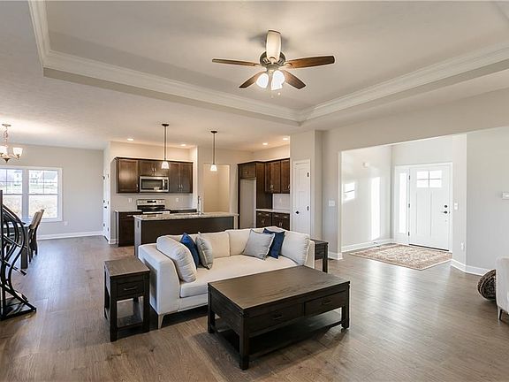 4th image of 410 Farrell Road Ext
