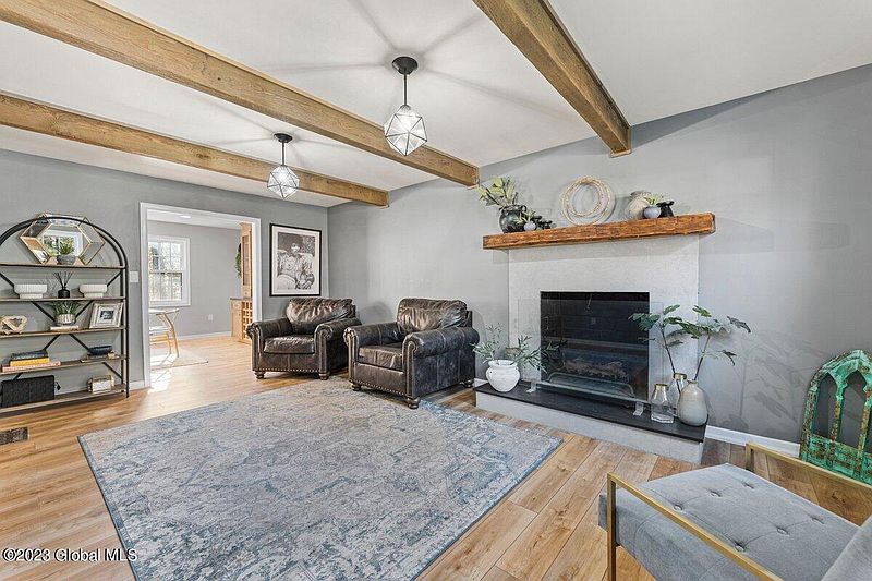 4th image of 10 Hemlock Drive