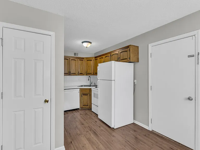810 N Willie St — Photo 9