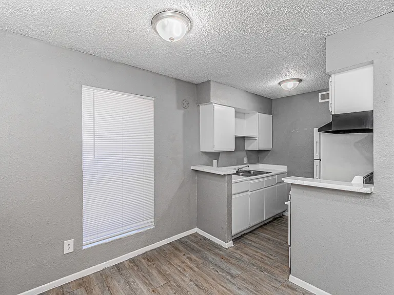 Morningside Apartments — Photo 8