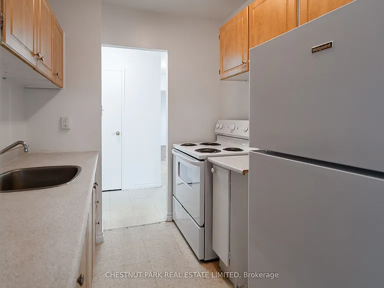888 Glen St #503 — Photo 8