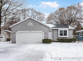 2252 Charles Ave, Norton Shores, MI